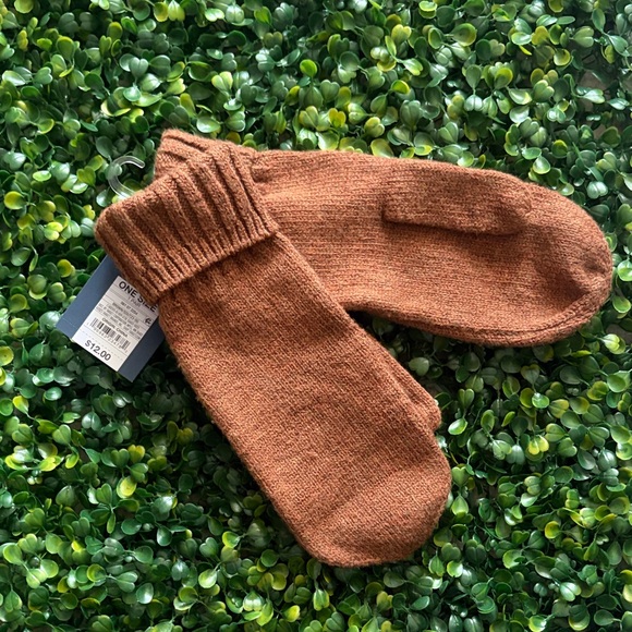 Mittens - Picture 3 of 4